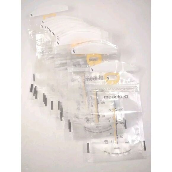 Medela Breastmilk 5 oz Storage Bags Pack of 18 NWOT - Picture 1 of 4